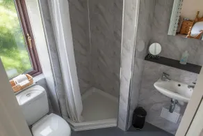 Toothbrush Rooms at Lattice Lodge - Guest Kitchen & EV Recharging - Salle de bain