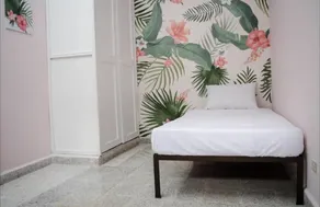 Hostal Pura Vida la 70 - Room