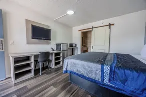 OYO Stay Inn & Suites - Room