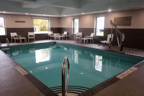 Country Inn & Suites by Radisson, Belleville, ON - Piscine