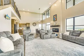 2 Mi to Lewis and Clark Lake: Spacious Getaway - Innenbereich