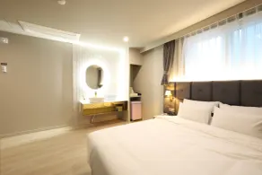 Changwon Denbasta Hotel Myeongseo - Zimmer