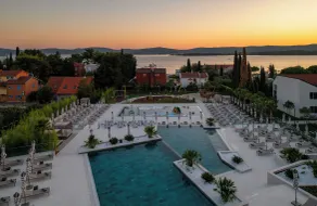 Molum Hotel & Residences - Piscina