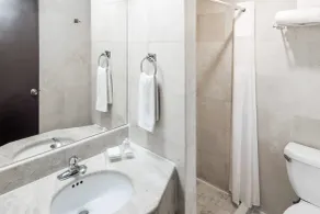 Ramada Hola Culiacan - Salle de bain