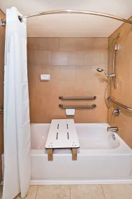 Holiday Inn Tyler - Conference Center by IHG - Bathroom