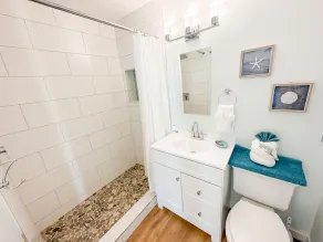 Pearl Beach Inn - Bathroom