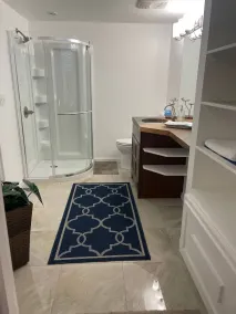 Maple Heaven Retreat near West Edmonton Mall - Bathroom