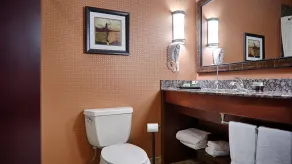 Best Western Plus KC Speedway Inn & Suites - Salle de bain