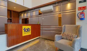 FabHotel Pratham Inn - Receção