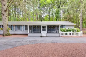Fish & Hike: Lakeside Poconos Retreat, Unit 3 - Interiør