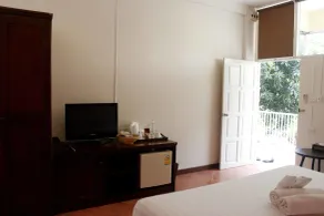 Feung Nakorn Balcony Rooms and Cafe - Værelse