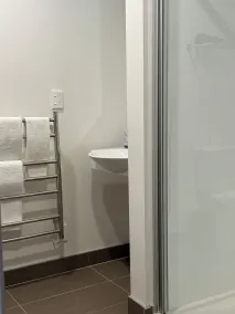 Quest Henderson, Auckland Apartment Hotel - Baño