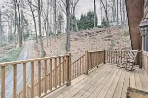 North Carolina Abode - Hot Tub, Foosball & Grill! - Interiör