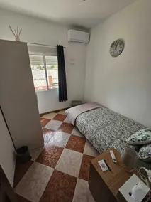 Charming 3-Bedroom Apartment in Scenic Malaga - Værelse