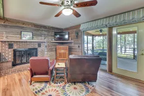 On Lake Tillery: Spacious Home w/ Screened Porch! - Innenbereich