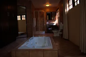 The Waterfront Country Lodge - Bathroom