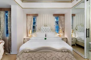 Elegance East Hotel - Chambre