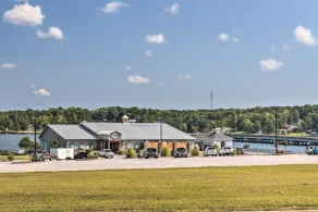 Stunning Lakefront Retreat w/ Dock Access! - Innvendig