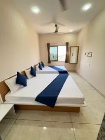 Hotel Darshan Palace - Near Dwarka Railway Station & Shree Dwarkadhish Temple - Room