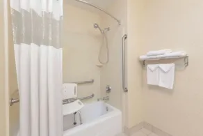 Howard Johnson by Wyndham Bakersfield - Rom