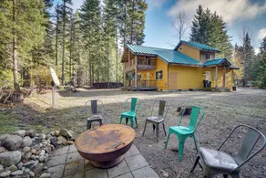 Lake Easton Cabin: Fireplace, Dogs & Sleeps 8 - Interior