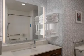 Hampton Inn & Suites West Bend - Salle de bain