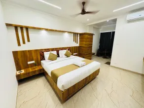 Shambhavi Hotel And Convention Centre - Room