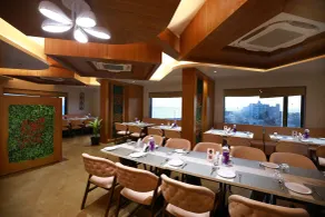 HOTEL THE GRANDLADHUKARA - Restaurant