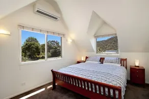 Jarrah Lodge - Sleeps 10 - Merrijig - Habitación