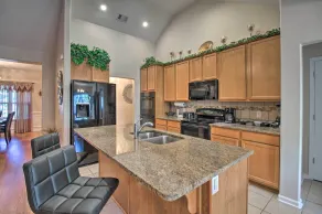 Screened Patio: Rincon Home, 18 Mi to Savannah! - Interior