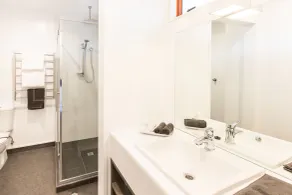 ASURE Destiny on Fitzherbert Motel - Baño