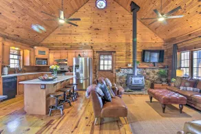 Luxe Cabin w/ Hot Tub on 5 Acres in Pearcy! - Innvendig