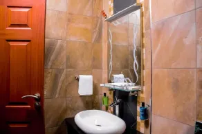 TJ's Boutique Hotel - Bathroom
