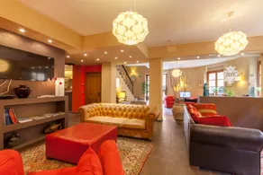 La Grotta Hotel - Lobby sitting area