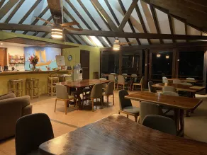 Fare Oviri Lodge - Restaurant