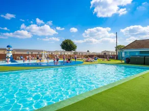 Holiday Home on Hayling island - Pool