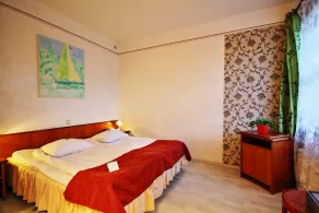 NB Hotel with Free Parking - Habitación
