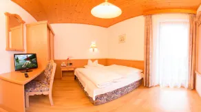 Double room, shower or bath, toilet - Camera