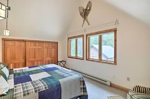 Secluded Bigfork Cabin w/ Huge Yard + Grill! - Værelse