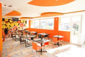 Mel's Inn Manado - Restaurant
