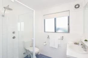 Blueys Motel - Bathroom