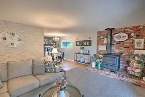 Forest-View Deck + Fire Pits: Pine Grove Retreat! - Innvendig