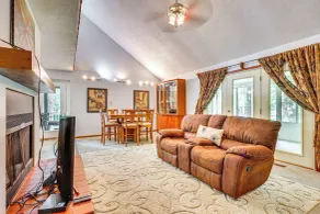 Cozy Lake Chatuge Getaway, Walk to Water! - Innvendig