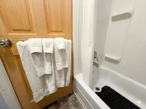 Whispering Pines Resort - Baño