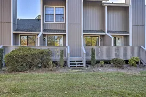 Modern Townhome w/ Deck & Golf Course Views! - Interior