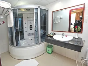 Duy Tan Vinh Hotel - Bathroom