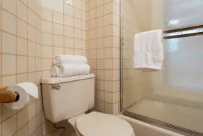The Farrington Inn - Bathroom