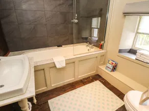 The Farmhouse - Bathroom