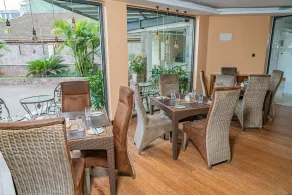 The Lofts on Wood Avenue - Restaurant