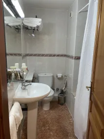 Hostal Escuils - Baño